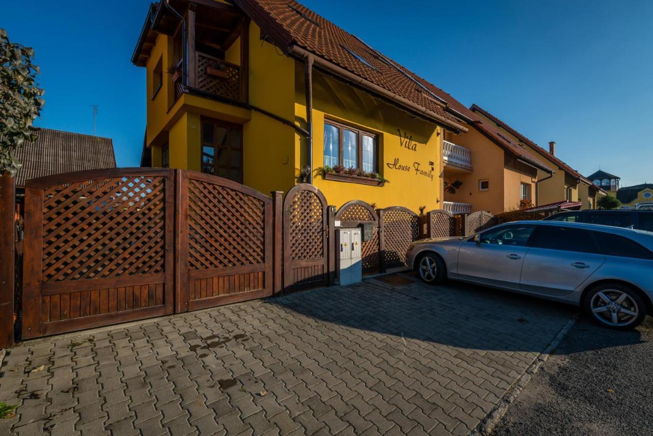 Vila House Family Hotel Poprad Exterior foto