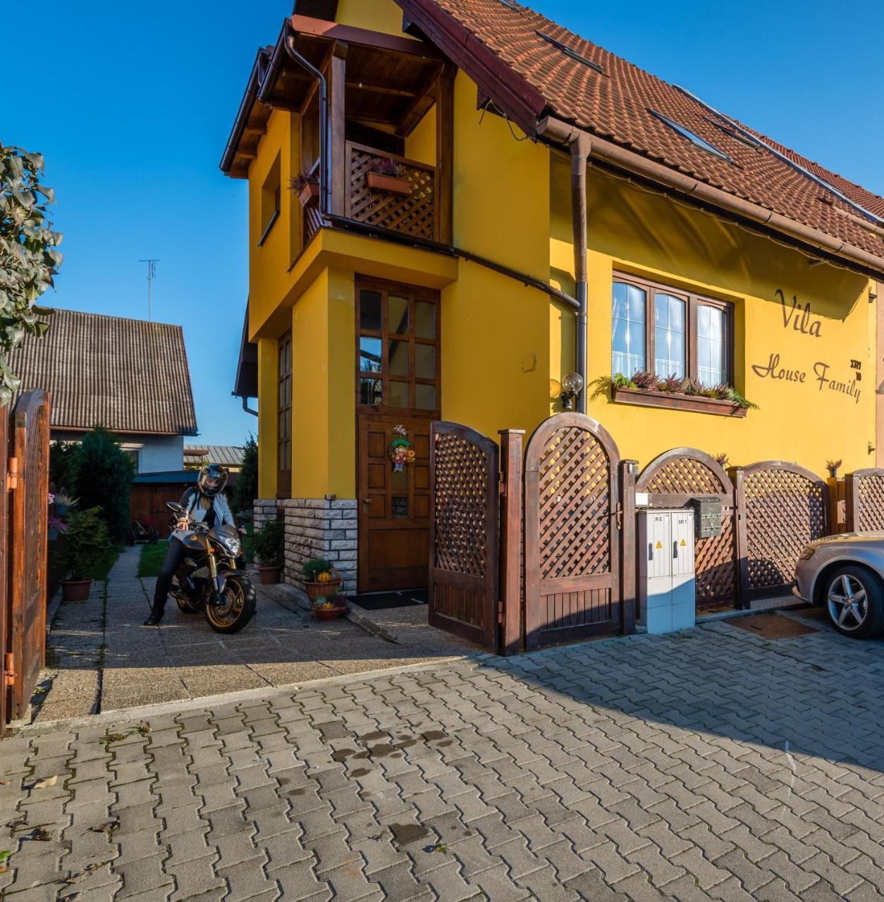 Vila House Family Hotel Poprad Exterior foto